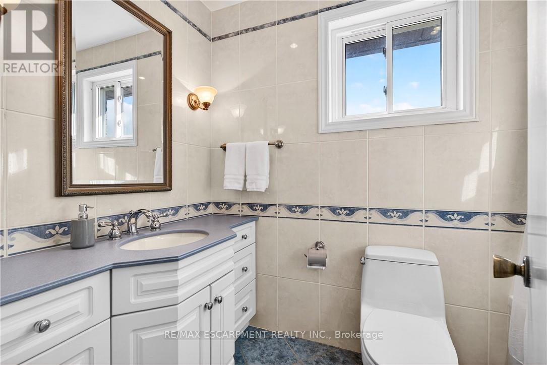 2378 Arnold Crescent, Burlington, Ontario  L7P 4G3 - Photo 30 - W12882940