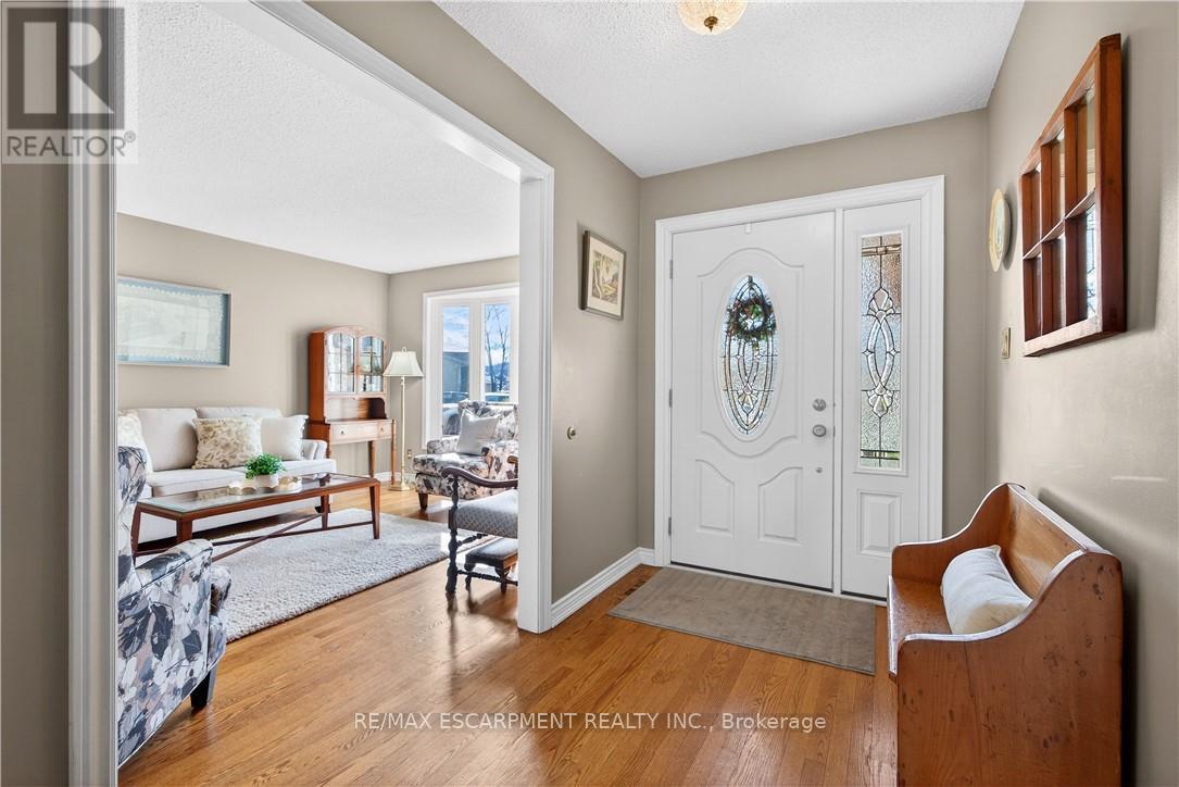 2378 Arnold Crescent, Burlington, Ontario  L7P 4G3 - Photo 4 - W12882940