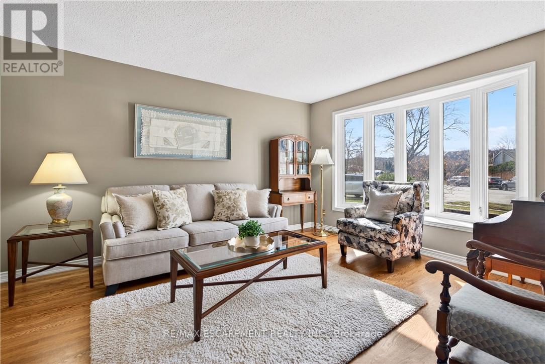 2378 Arnold Crescent, Burlington, Ontario  L7P 4G3 - Photo 6 - W12882940