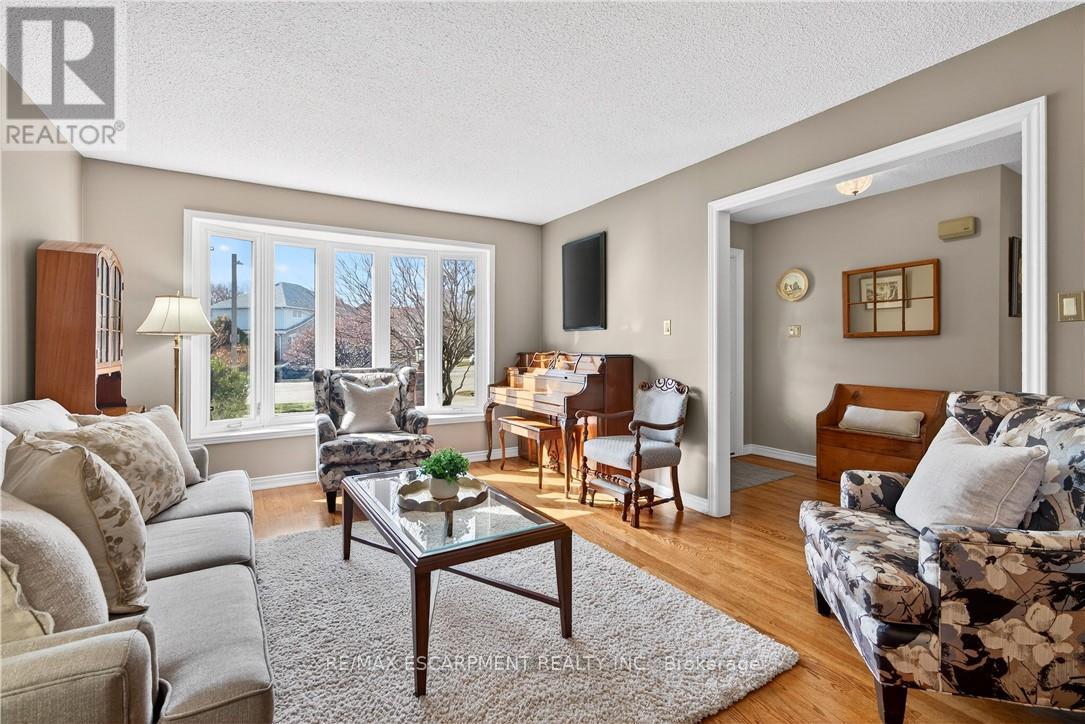 2378 Arnold Crescent, Burlington, Ontario  L7P 4G3 - Photo 7 - W12882940