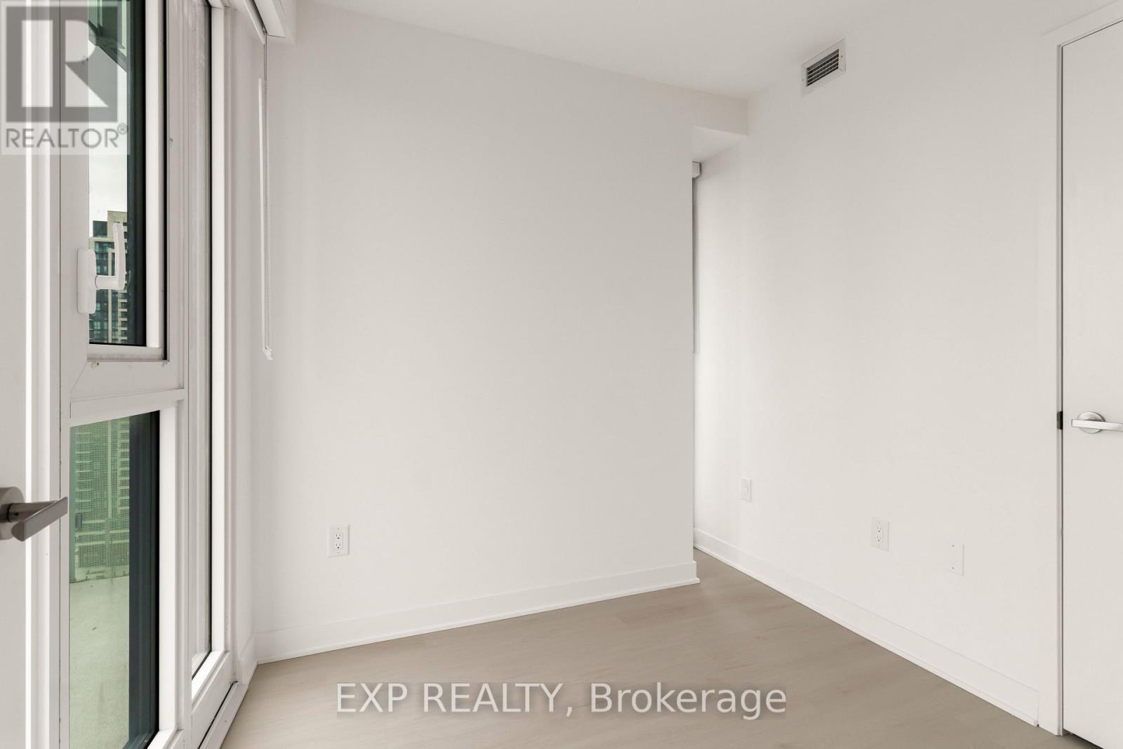 3900 Confederation Parkway, Mississauga, Ontario  L5M 0M3 - Photo 9 - W12882954