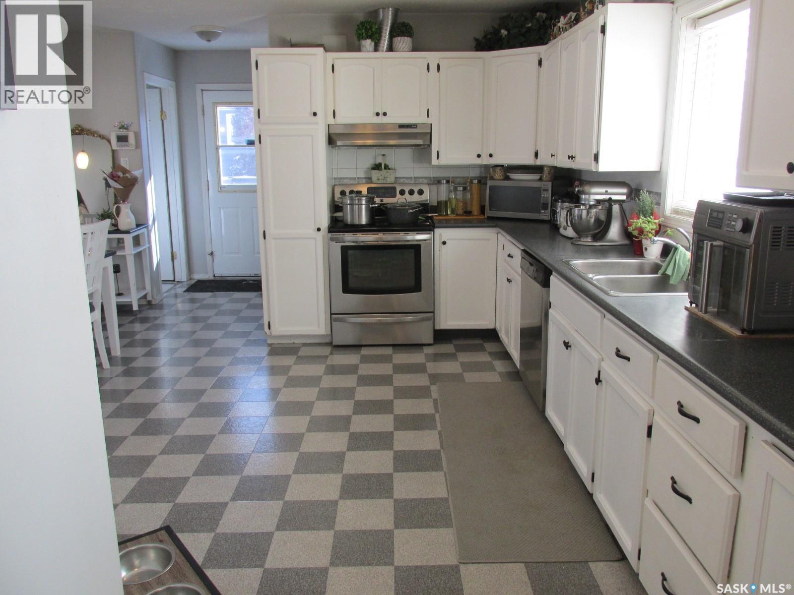 205 6th Street N, Nipawin, Saskatchewan  S0E 1E0 - Photo 27 - SK030450