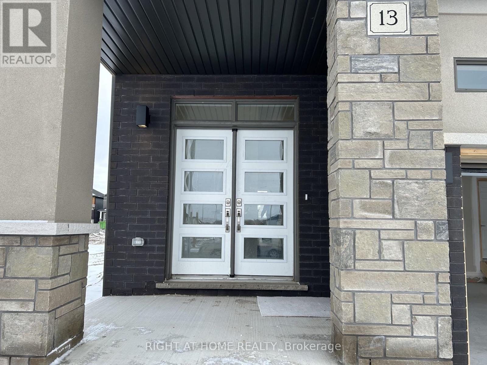 13 Norman Markle Street N, Brant, Ontario  N3L 0K4 - Photo 3 - X12882922