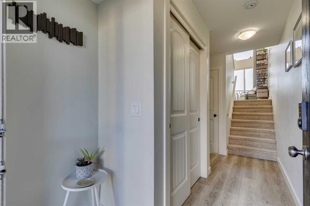 44 Everridge Common Sw, Calgary, Alberta  T2Y 5G9 - Photo 4 - A2260986