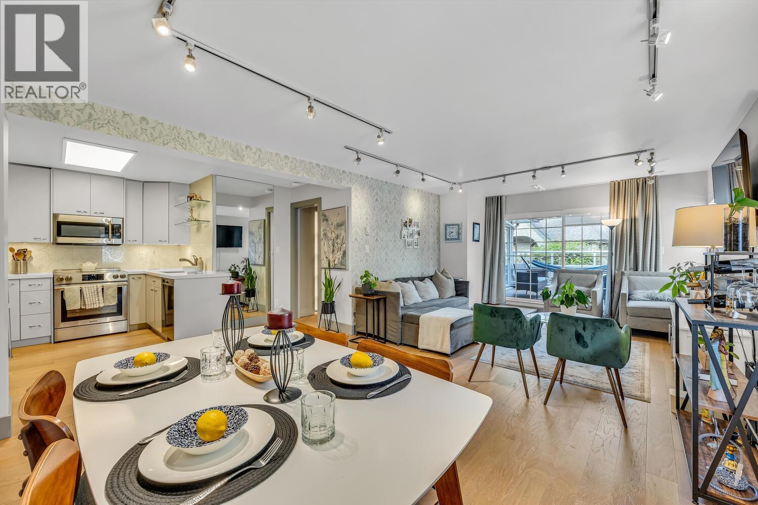 302 3461 CURLE AVENUE, burnaby, British Columbia