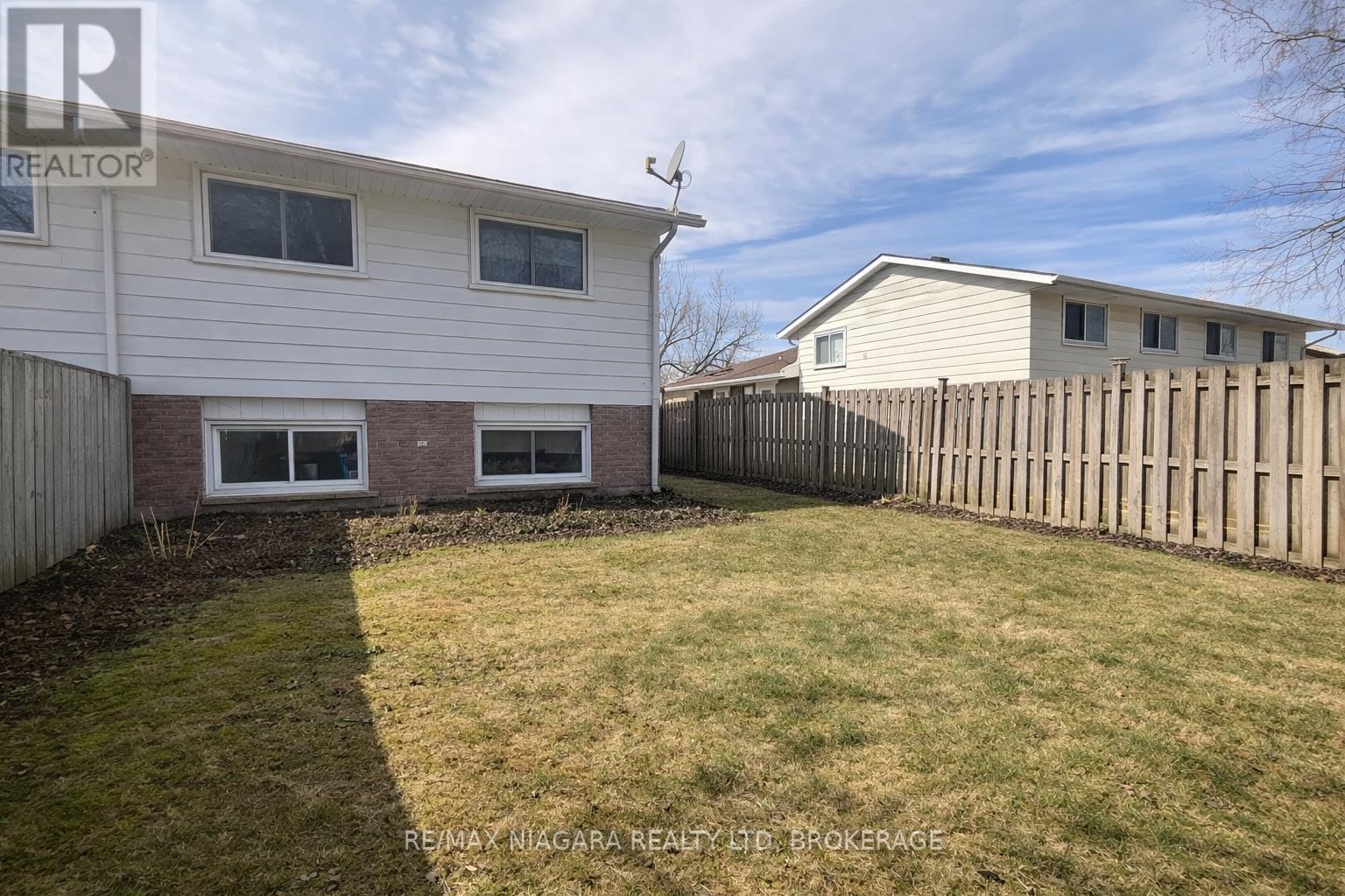 19 Nottingham Court, Welland, Ontario  L3C 5X4 - Photo 2 - X12882996
