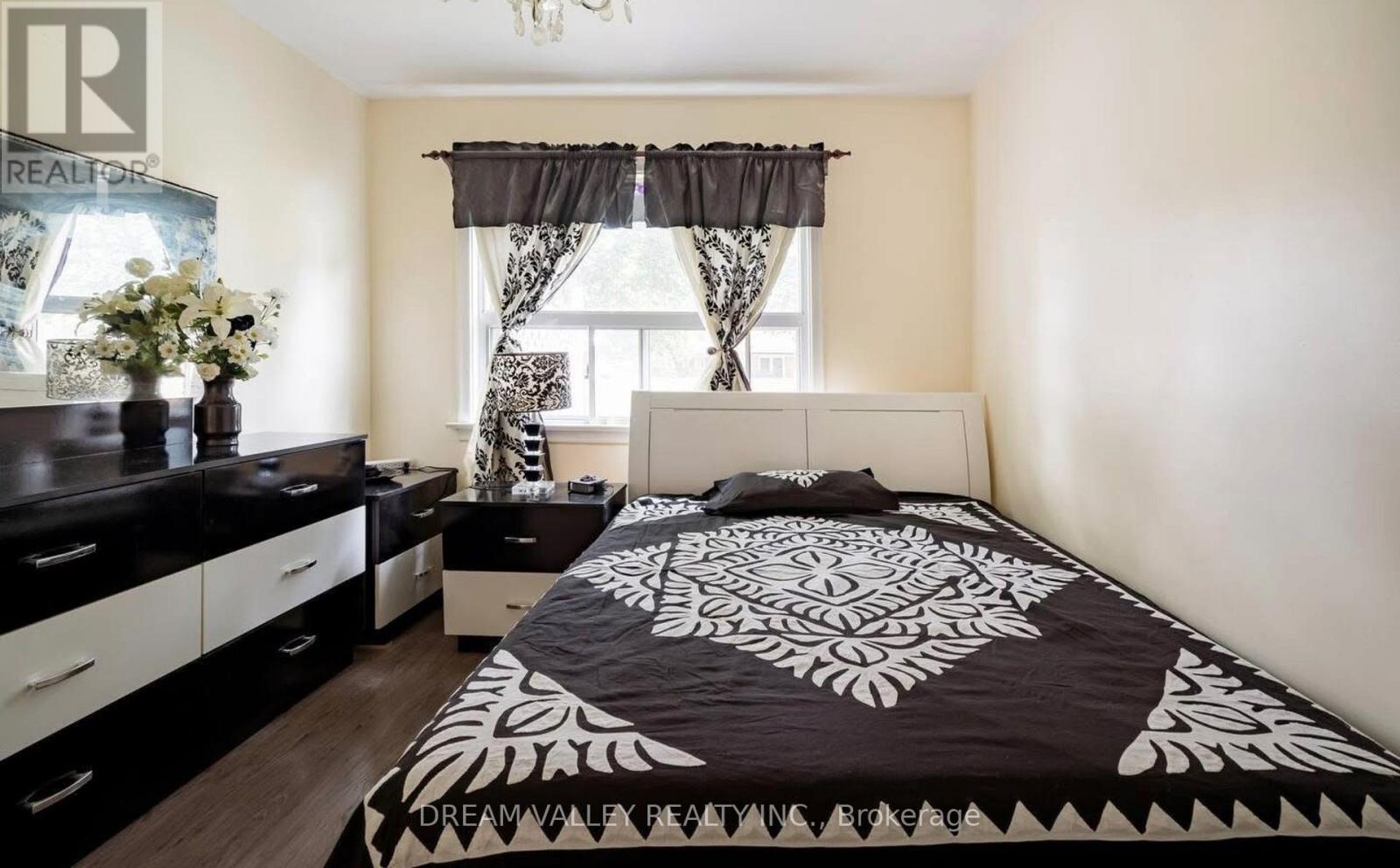 Apartment / Unit # Main - 12 Chandler Drive, Toronto, Ontario M1G 1Z2 - Photo 10 - E12882994