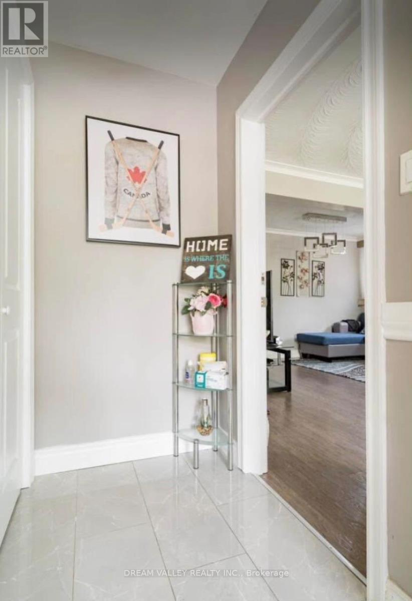 Apartment / Unit # Main - 12 Chandler Drive, Toronto, Ontario M1G 1Z2 - Photo 5 - E12882994