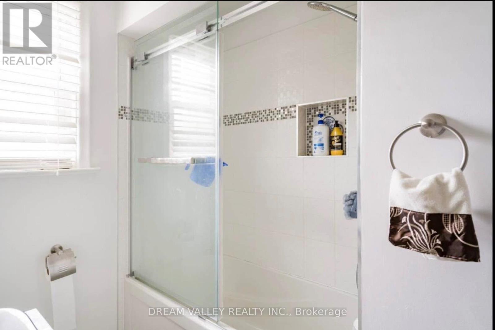 Apartment / Unit # Main - 12 Chandler Drive, Toronto, Ontario M1G 1Z2 - Photo 6 - E12882994