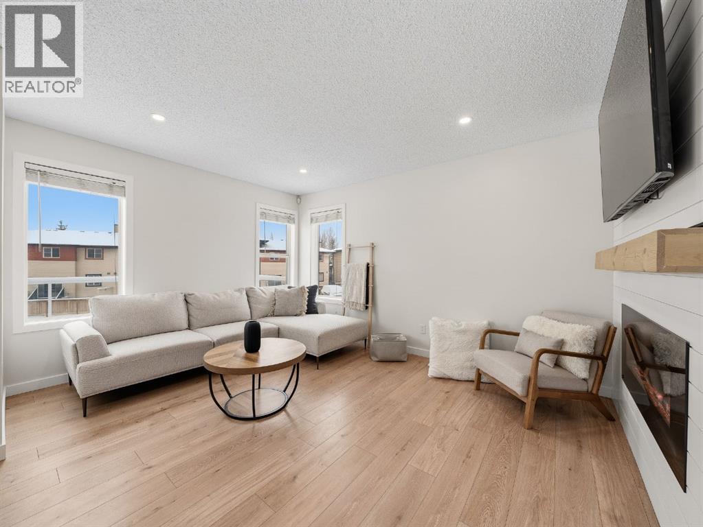 76 Everridge Way Sw, Calgary, Alberta  T2Y 4S7 - Photo 10 - A2293422