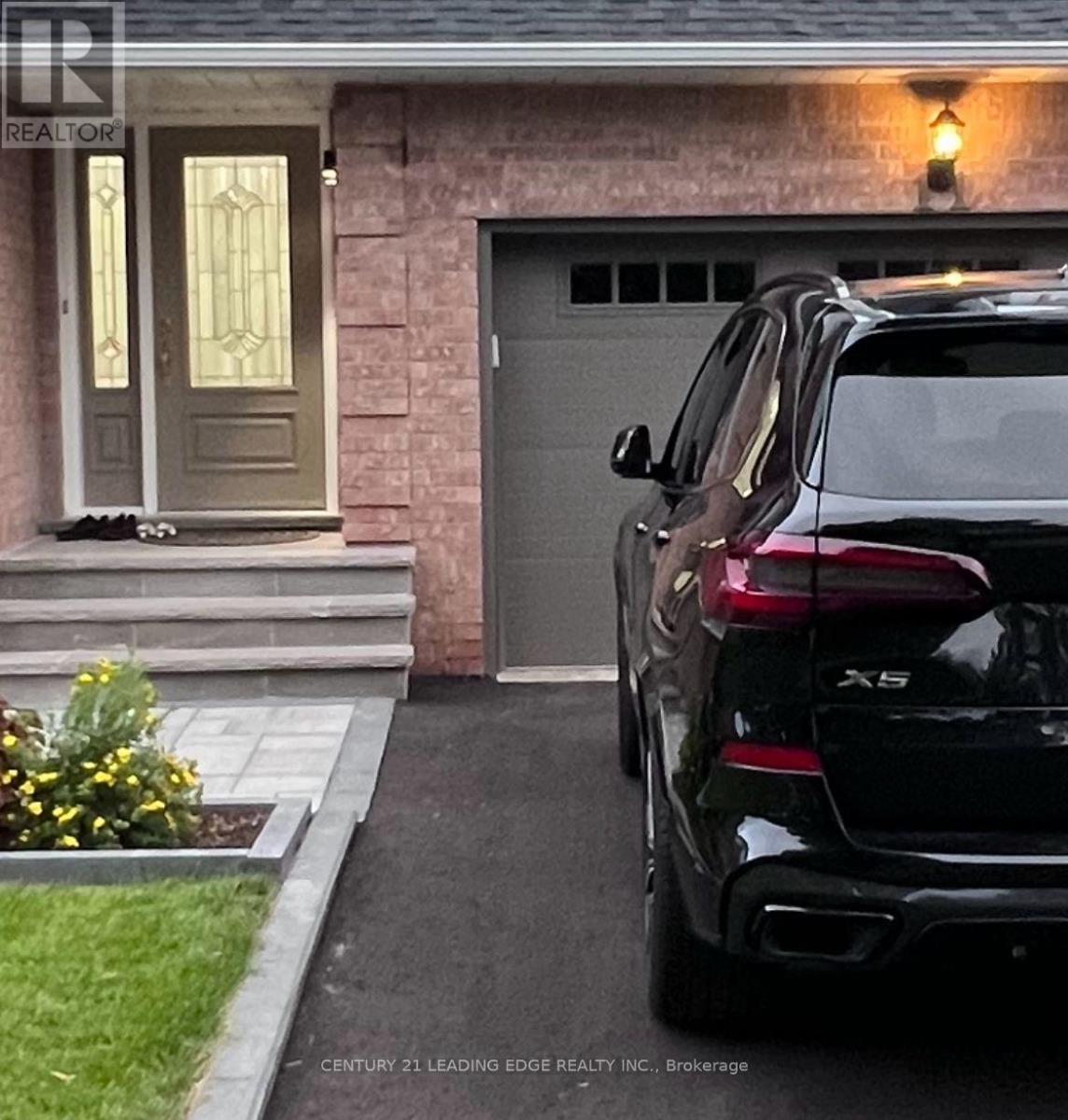 11 Simonds Drive, Ajax, Ontario  L1S 4X3 - Photo 2 - E12883036