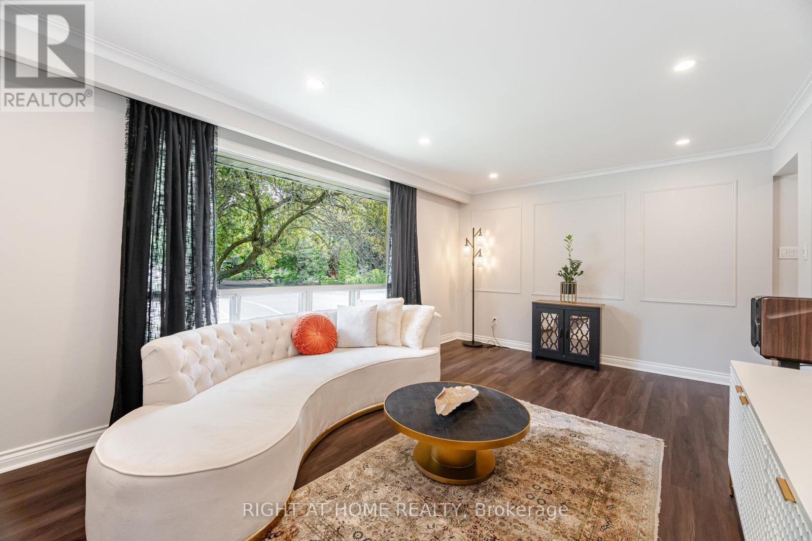 ENTIRE HOUSE - 15 KEMANO ROAD, Aurora, Ontario