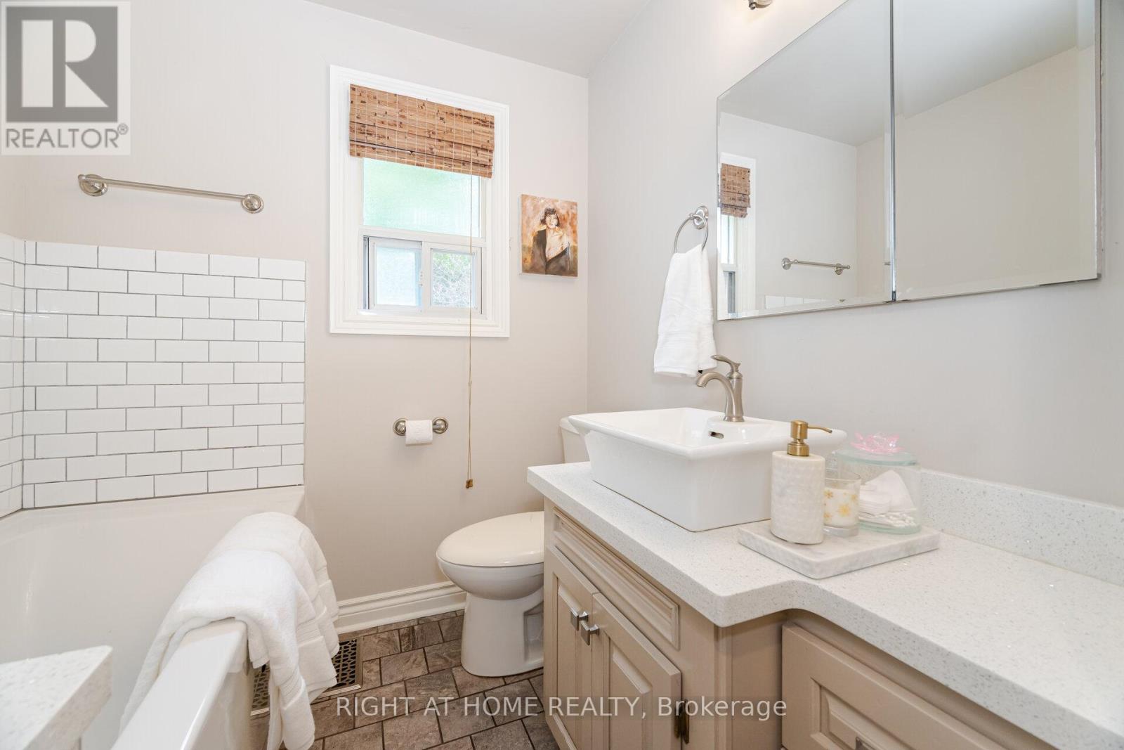 Entire House - 15 Kemano Road, Aurora, Ontario  L4G 2Y2 - Photo 24 - N12883020