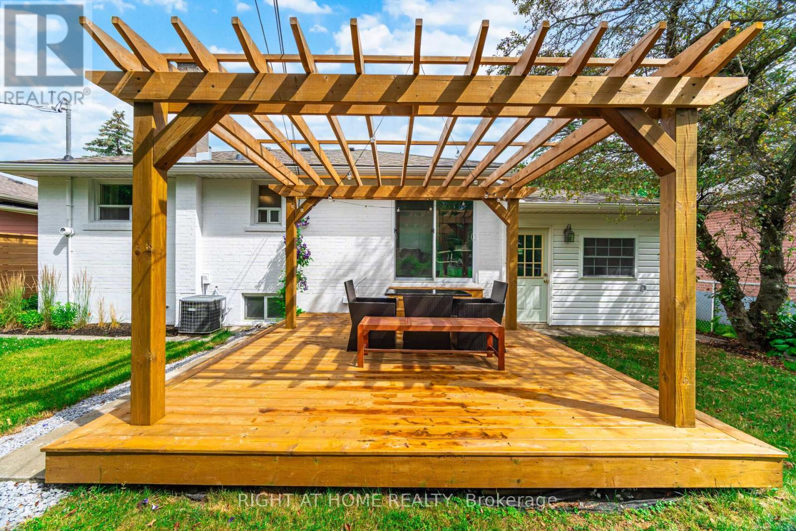 Entire House - 15 Kemano Road, Aurora, Ontario  L4G 2Y2 - Photo 46 - N12883020