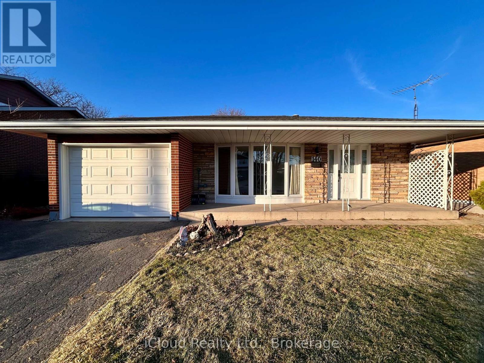 140 CROMWELL CRESCENT, Hamilton, Ontario