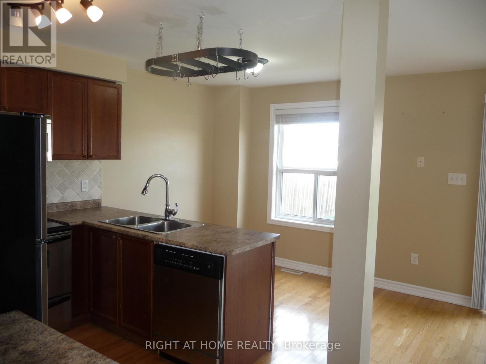 134 Dean Avenue, Barrie, Ontario  L4N 0V6 - Photo 6 - S12868800