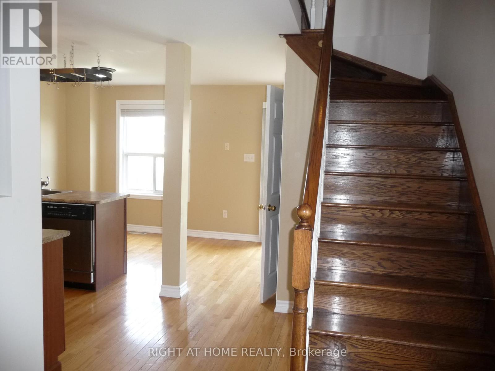 134 Dean Avenue, Barrie, Ontario  L4N 0V6 - Photo 8 - S12868800