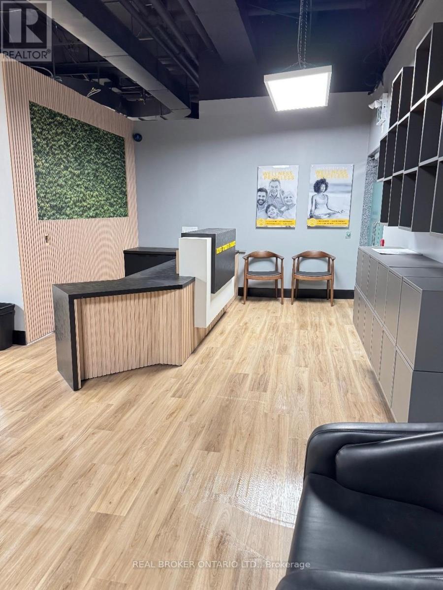 R1-2 - 525 University Avenue, Toronto, Ontario  M5G 2L3 - Photo 6 - C12883064