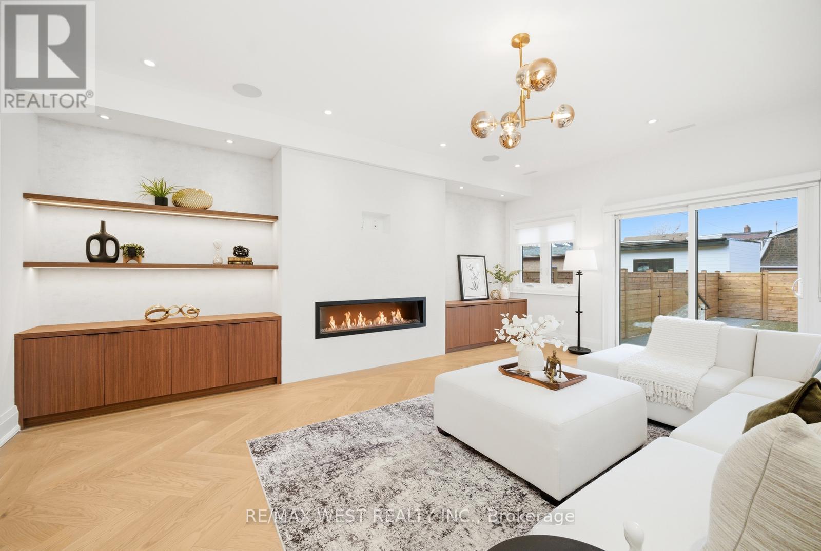 390 St Clarens Avenue, Toronto, Ontario M6H 3W3 - Photo 11 - C12850086