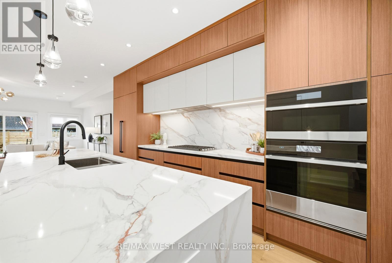 390 St Clarens Avenue, Toronto, Ontario M6H 3W3 - Photo 10 - C12850086