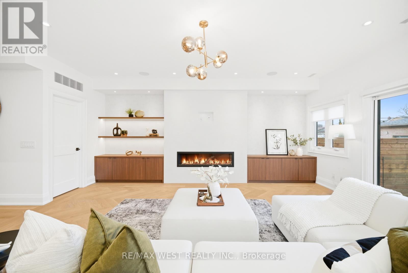 390 St Clarens Avenue, Toronto, Ontario M6H 3W3 - Photo 15 - C12850086