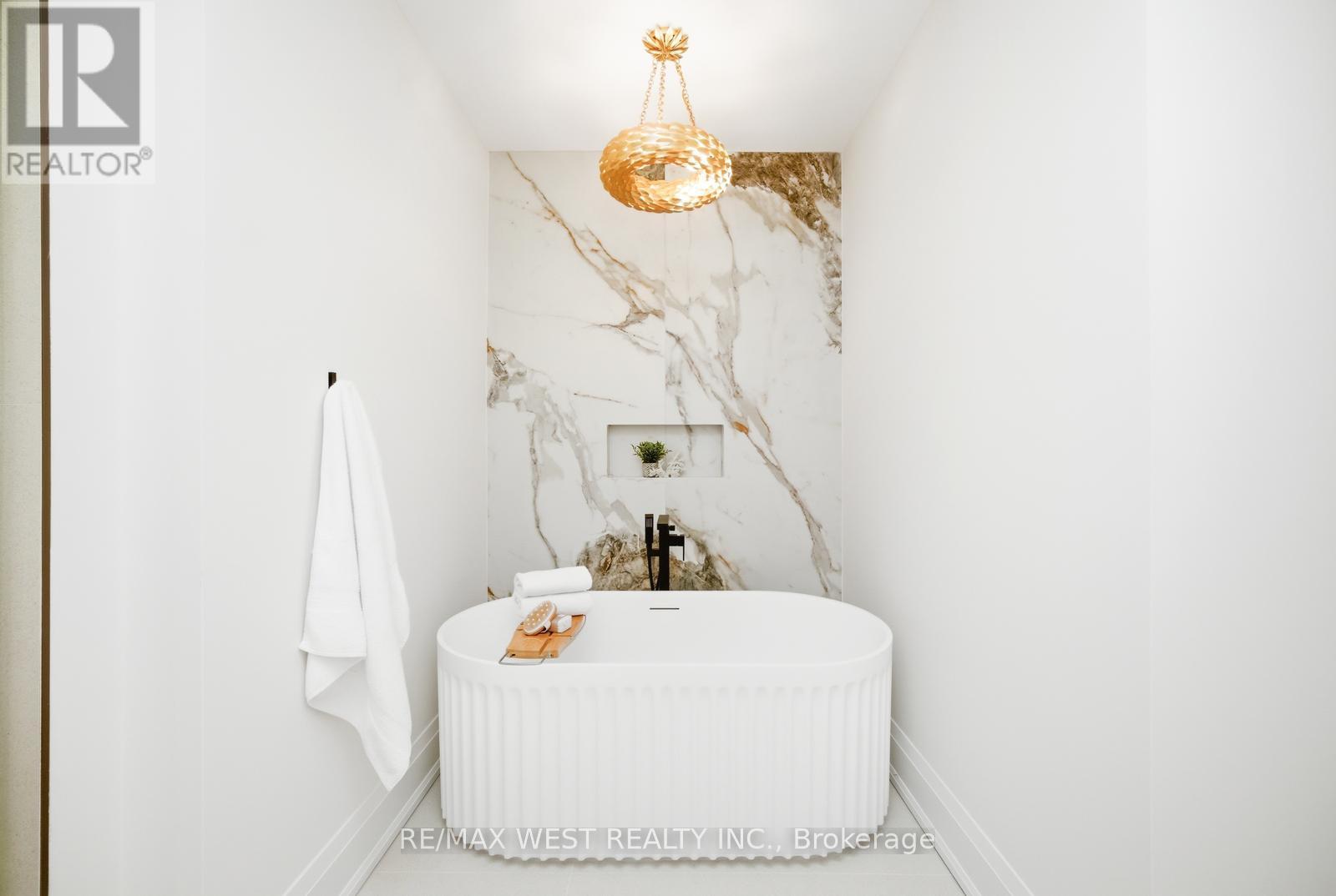 390 St Clarens Avenue, Toronto, Ontario M6H 3W3 - Photo 29 - C12850086