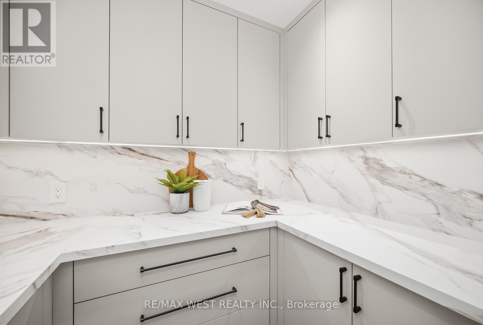 390 St Clarens Avenue, Toronto, Ontario M6H 3W3 - Photo 38 - C12850086