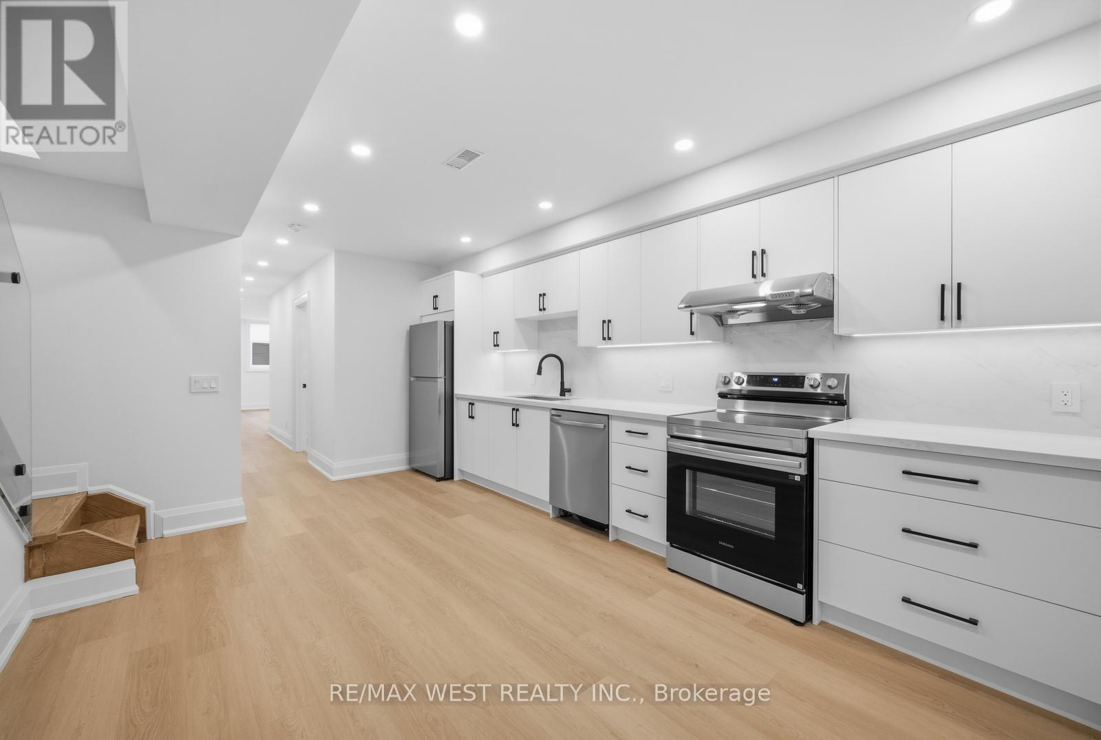 390 St Clarens Avenue, Toronto, Ontario M6H 3W3 - Photo 43 - C12850086