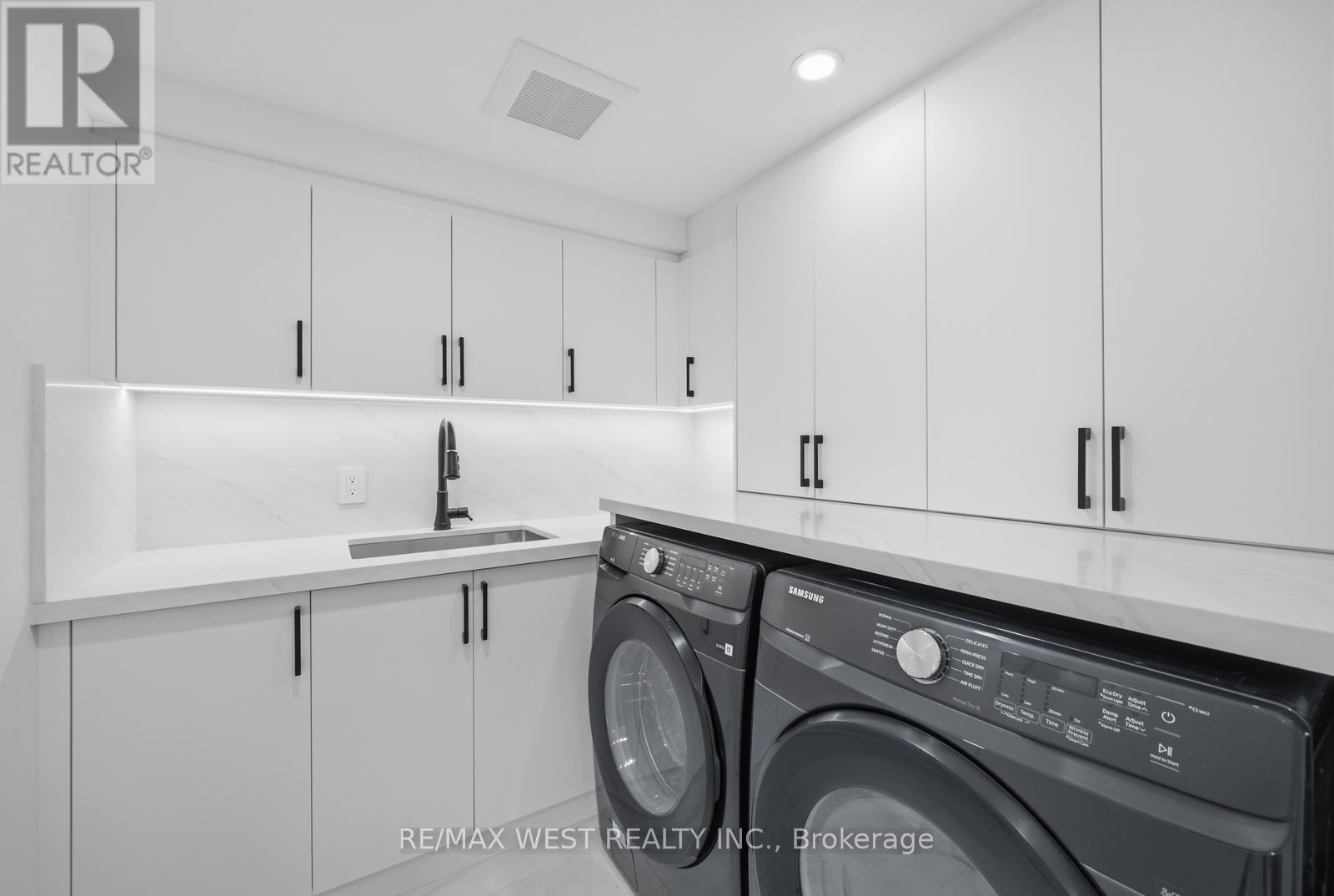 390 St Clarens Avenue, Toronto, Ontario M6H 3W3 - Photo 47 - C12850086