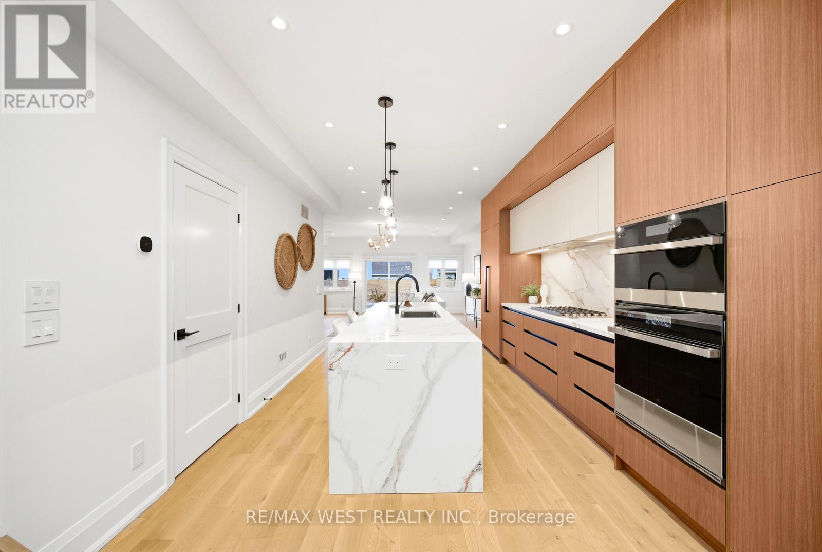 390 St Clarens Avenue, Toronto, Ontario M6H 3W3 - Photo 6 - C12850086