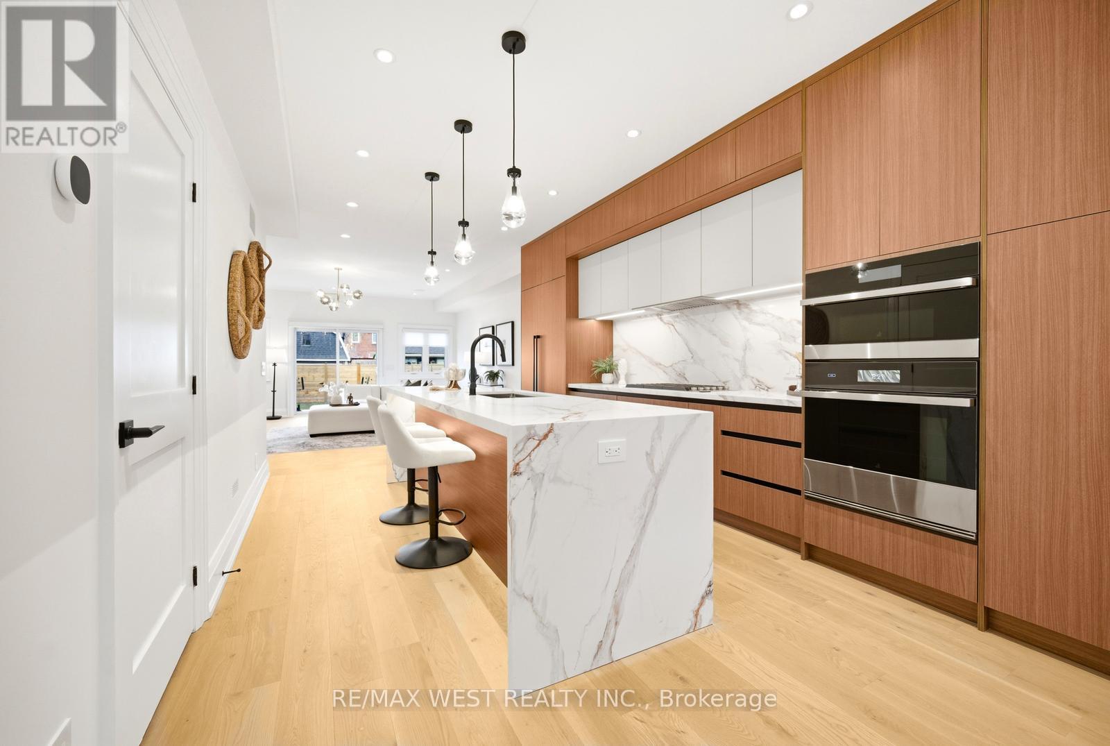 390 St Clarens Avenue, Toronto, Ontario M6H 3W3 - Photo 7 - C12850086