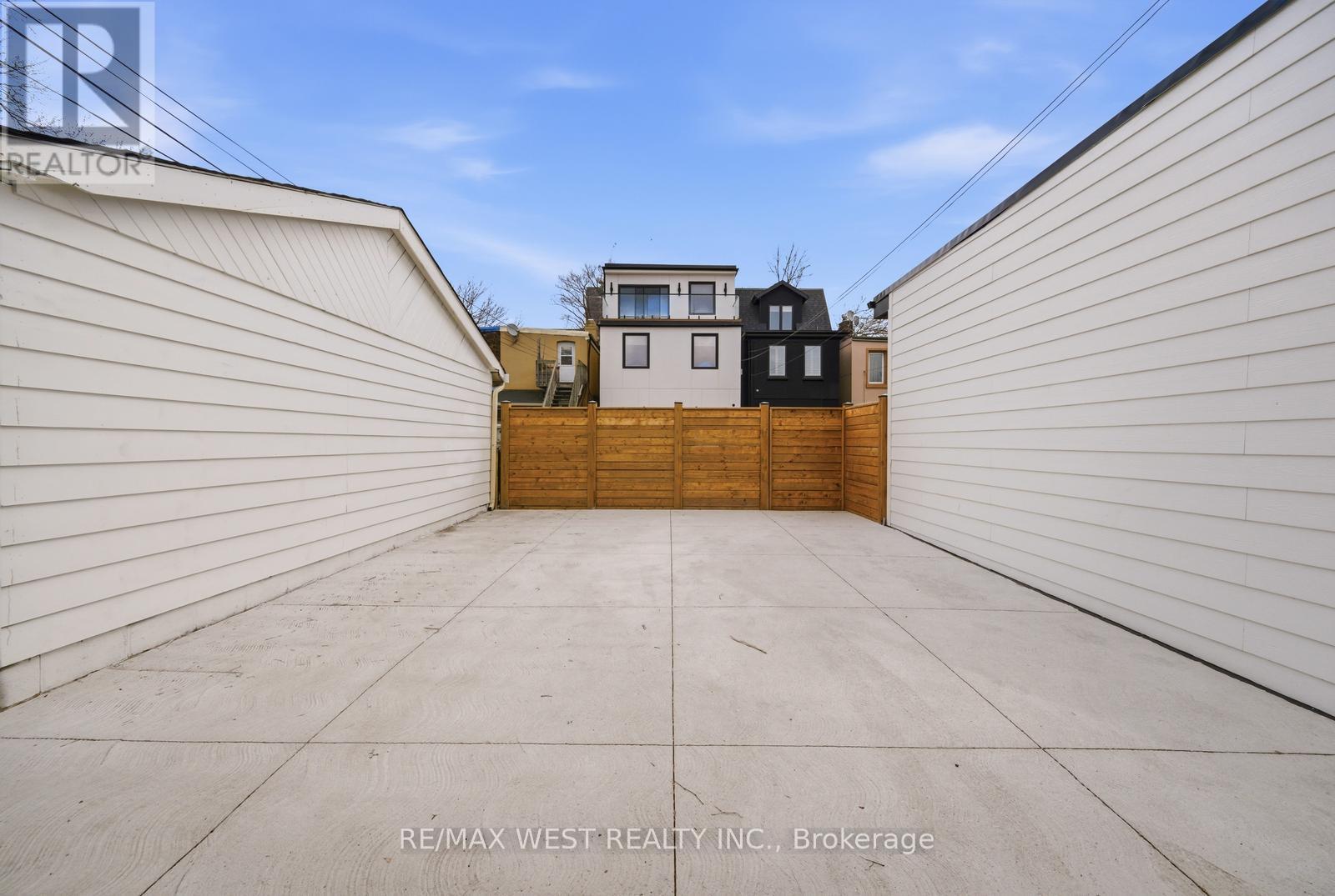 390 St Clarens Avenue, Toronto, Ontario M6H 3W3 - Photo 50 - C12850086