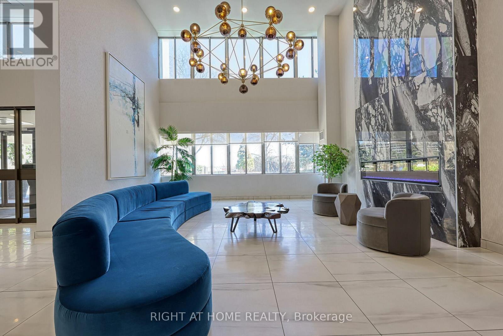 1580 Mississauga Valley Boulevard, Mississauga, Ontario  L5A 3T8 - Photo 4 - W12881108