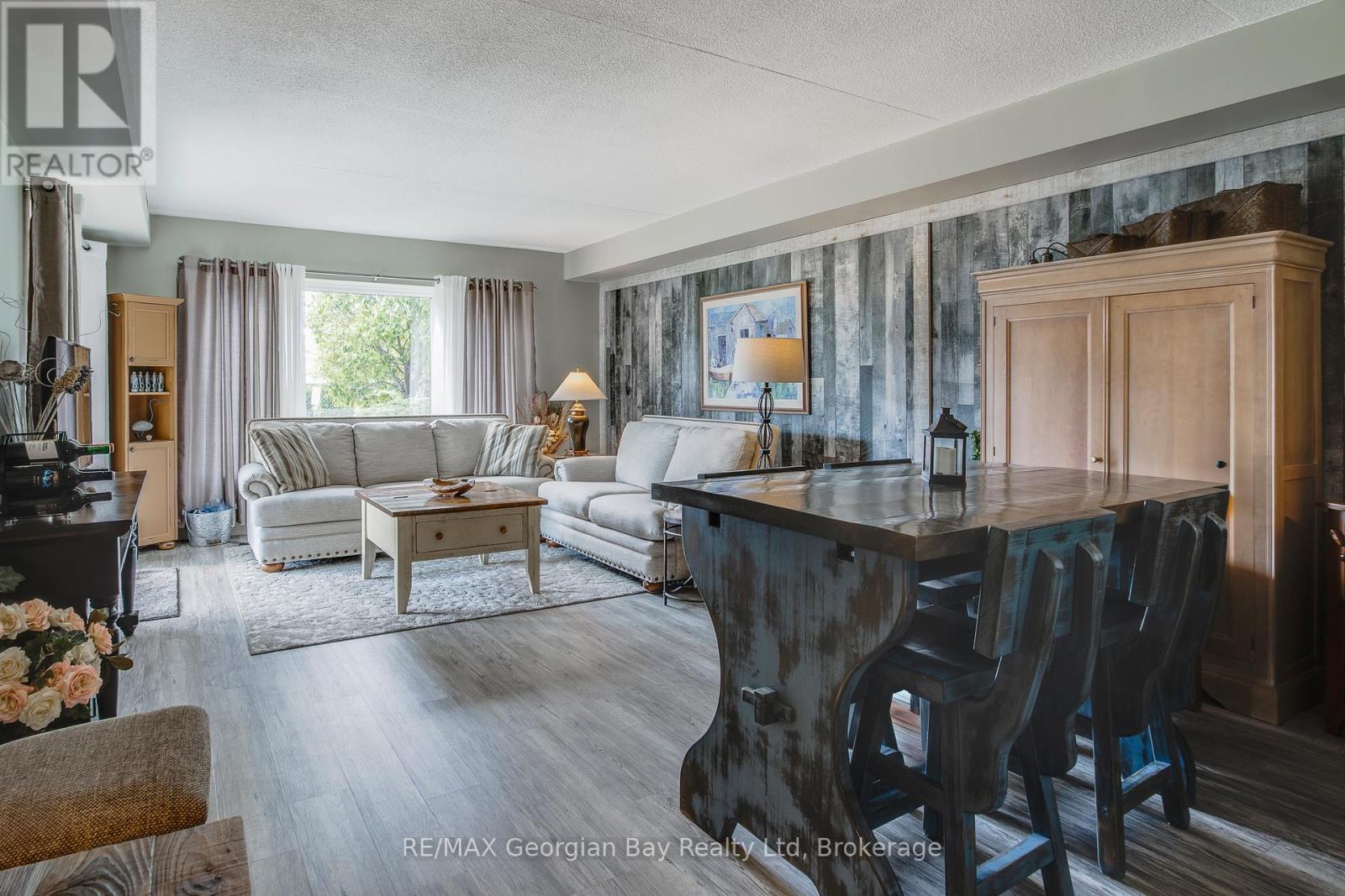 102 - 11 BECK BOULEVARD, Penetanguishene, Ontario