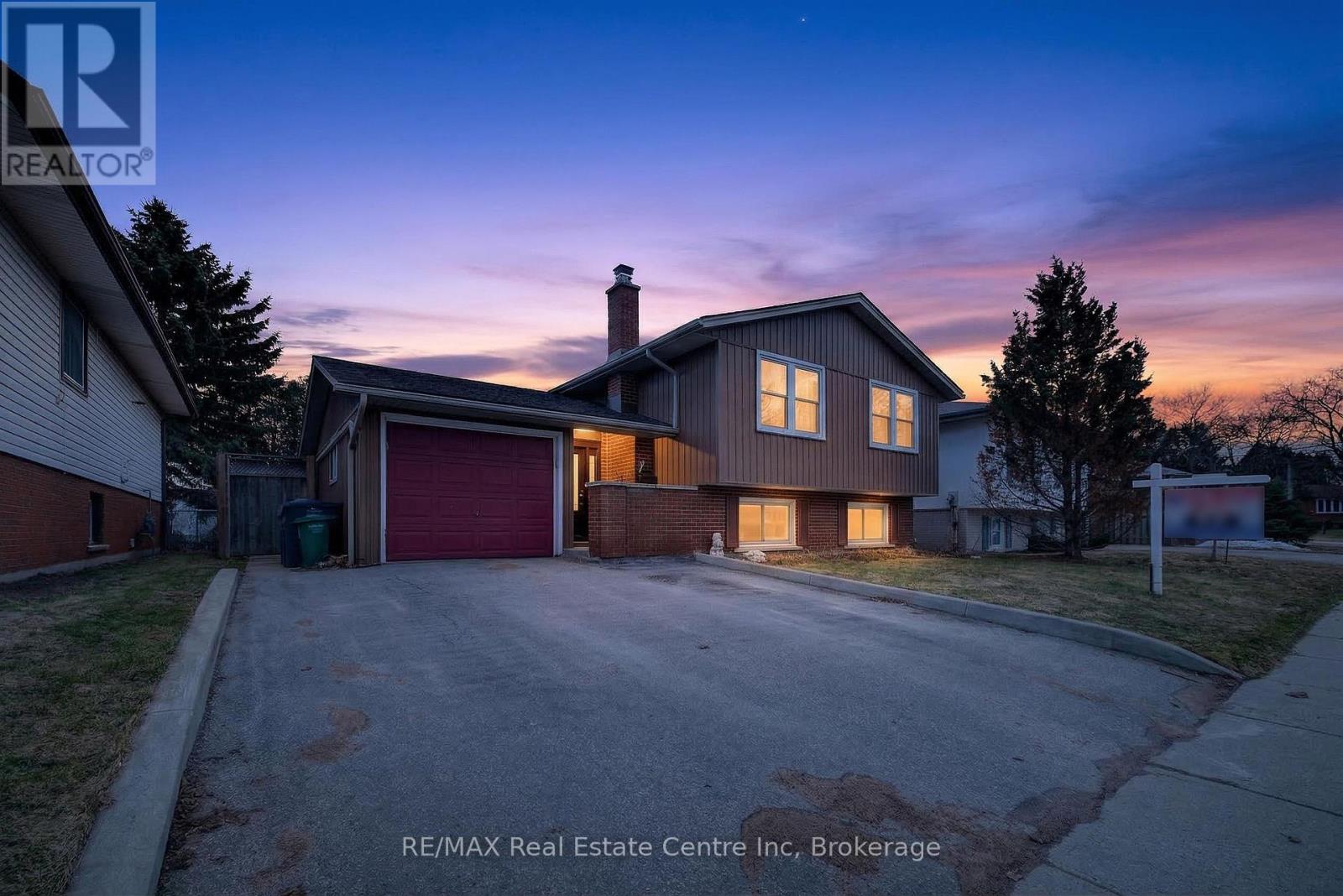 7 SANDERSON DRIVE, Guelph, Ontario