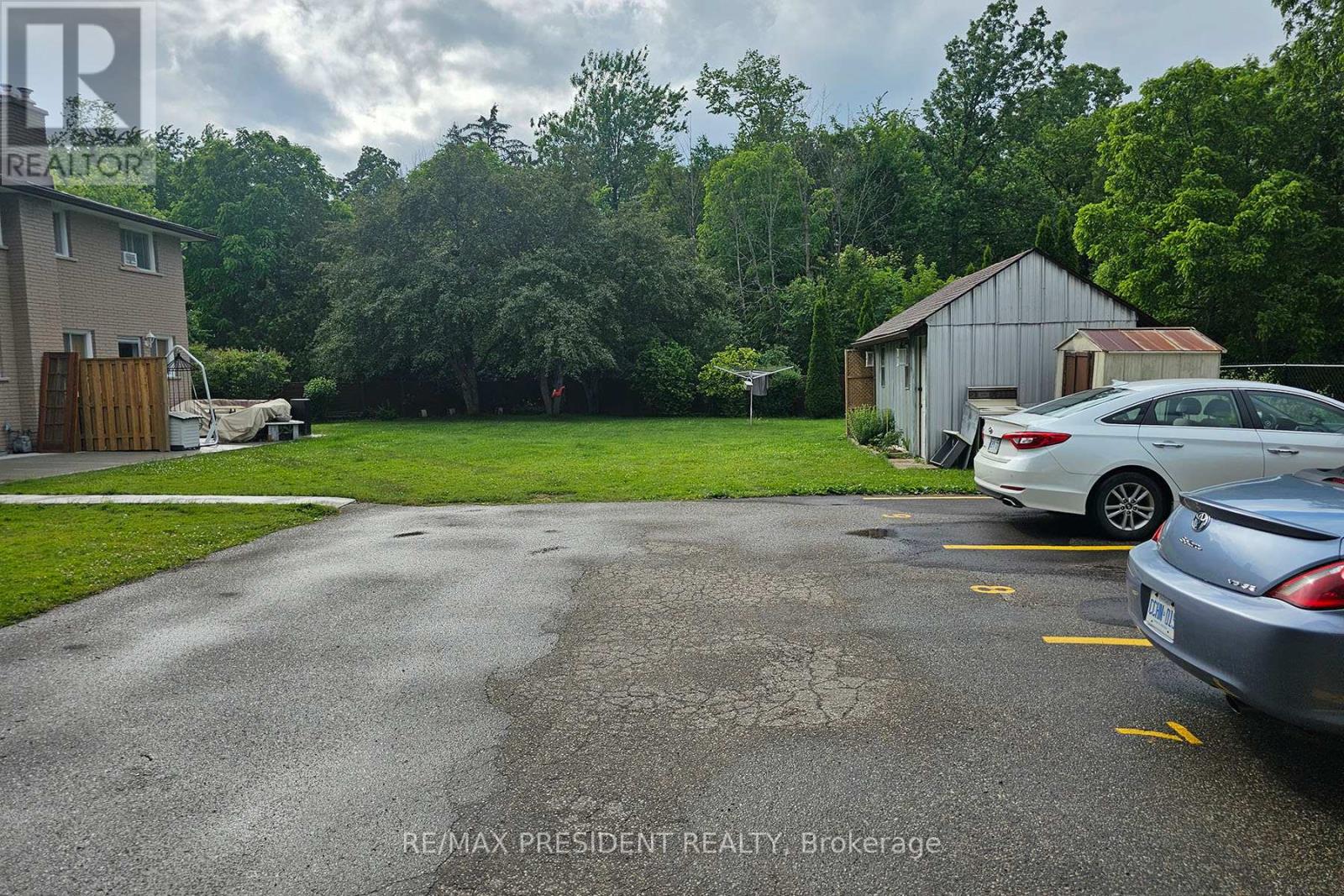 B - 560 Brookhaven Crescent, Waterloo, Ontario  N2L 4R7 - Photo 23 - X12882654