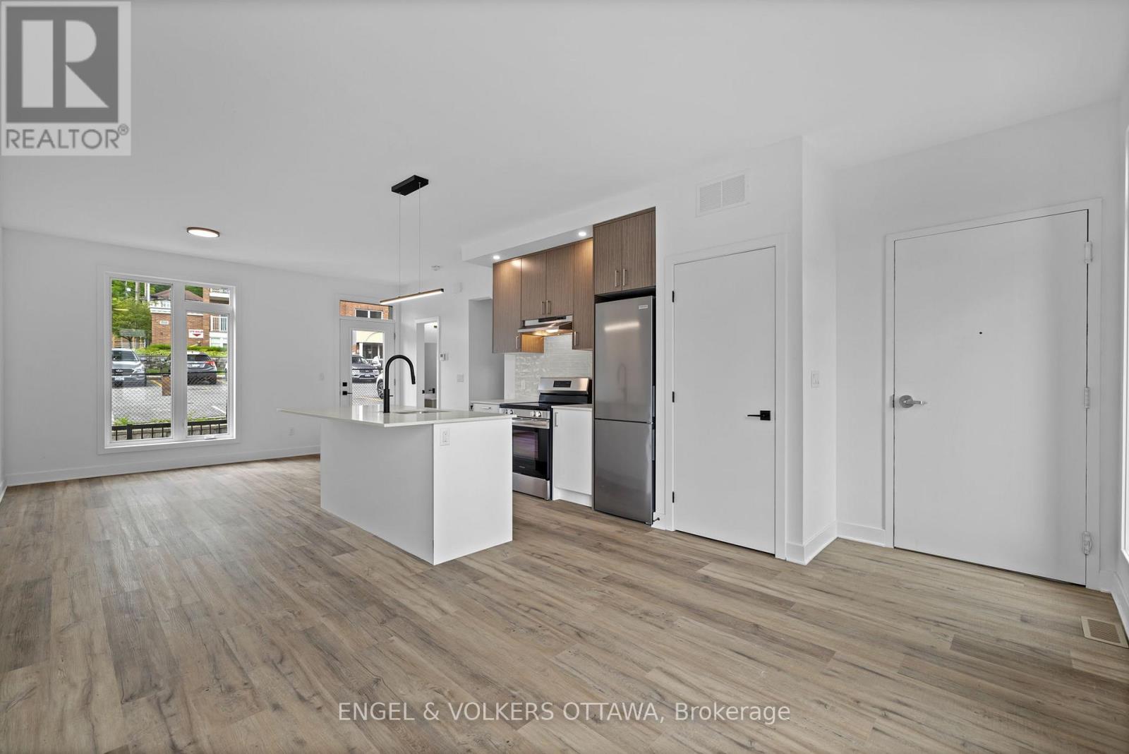 D - 1260 Marenger Street, Ottawa, Ontario  K1C 1S2 - Photo 3 - X12883106