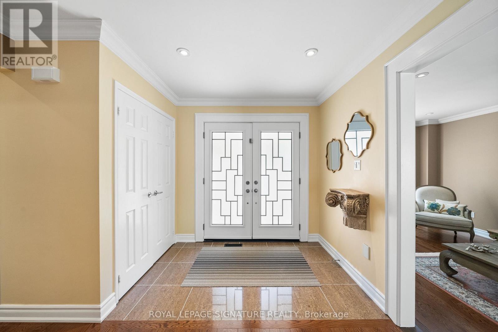 16 Queensgate Court, Markham, Ontario  L3R 8L5 - Photo 2 - N12883092