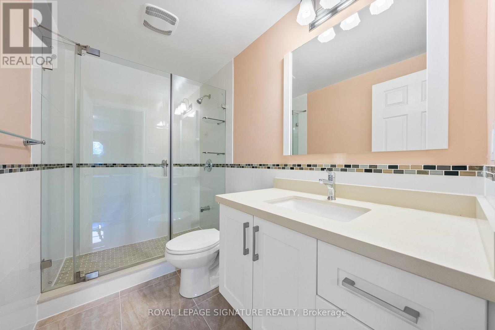 16 Queensgate Court, Markham, Ontario  L3R 8L5 - Photo 21 - N12883092