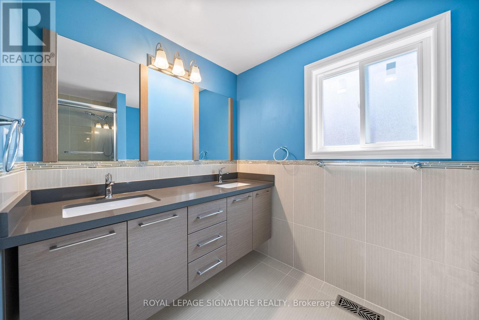 16 Queensgate Court, Markham, Ontario  L3R 8L5 - Photo 24 - N12883092