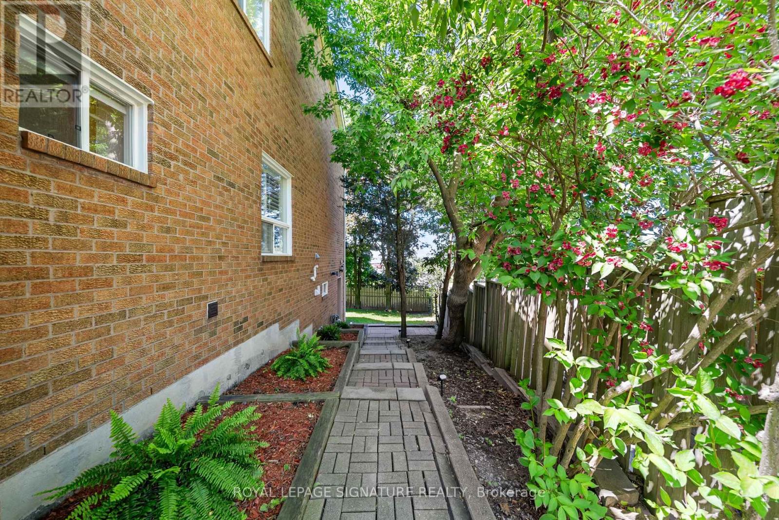 16 Queensgate Court, Markham, Ontario  L3R 8L5 - Photo 33 - N12883092