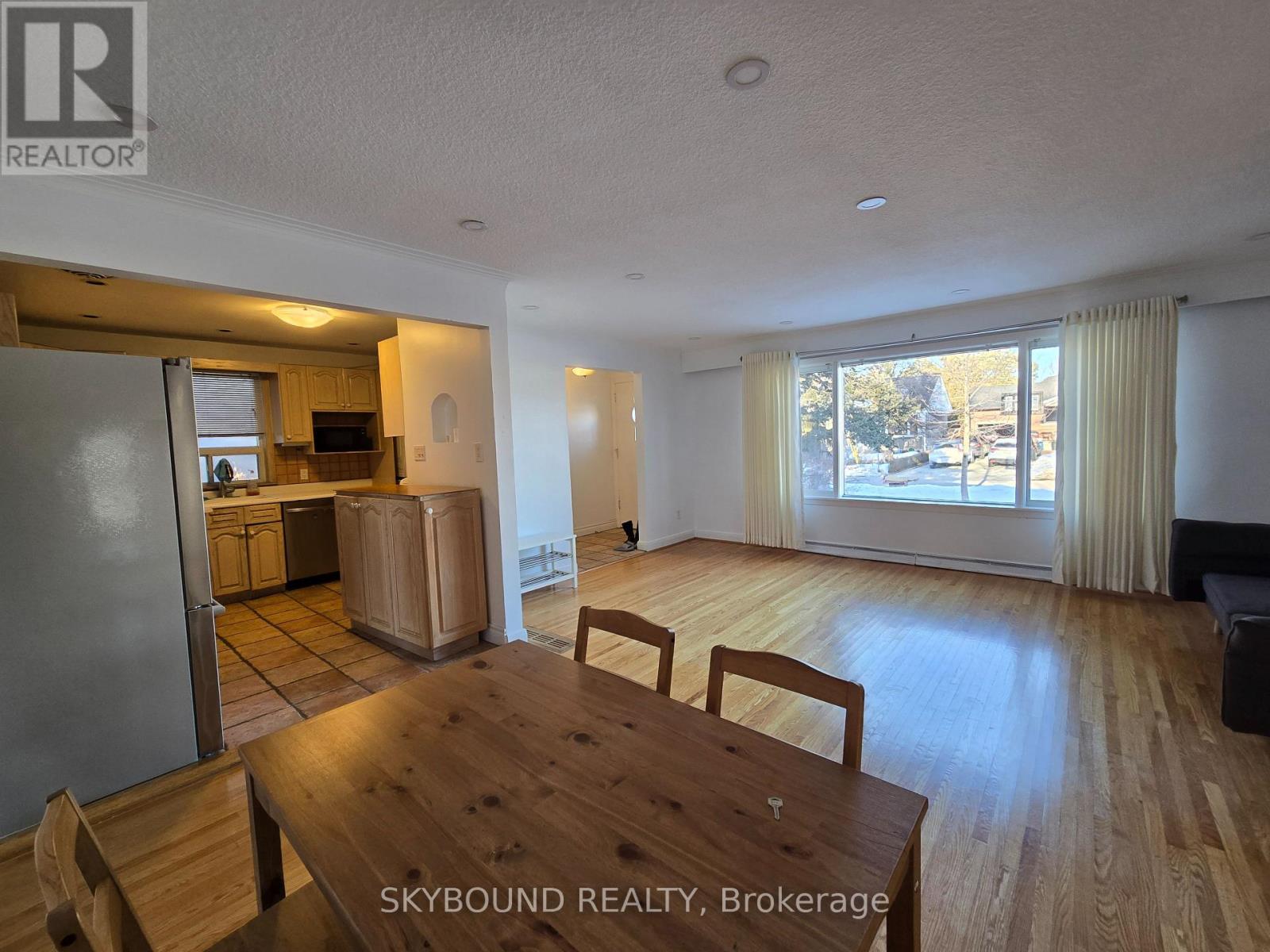 68 MONKTON AVENUE, toronto (stonegate-queensway), Ontario