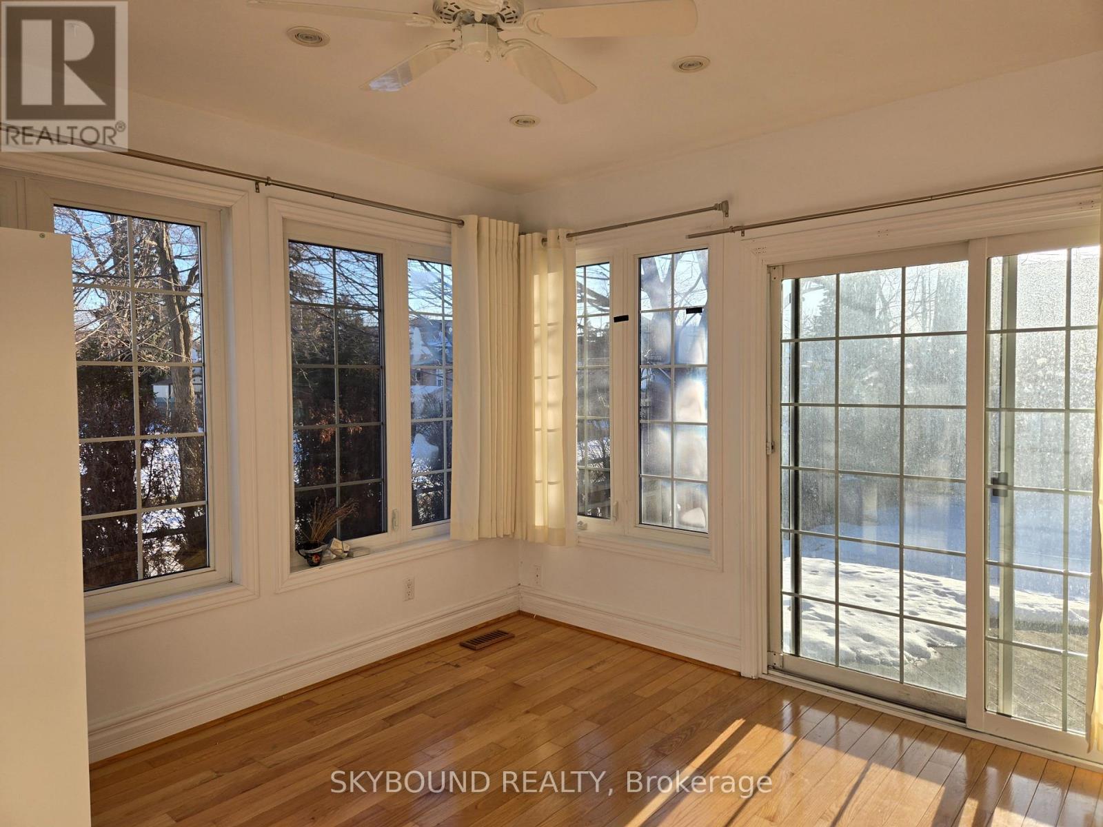 68 Monkton Avenue, Toronto, Ontario  M8Z 4N5 - Photo 15 - W12883090