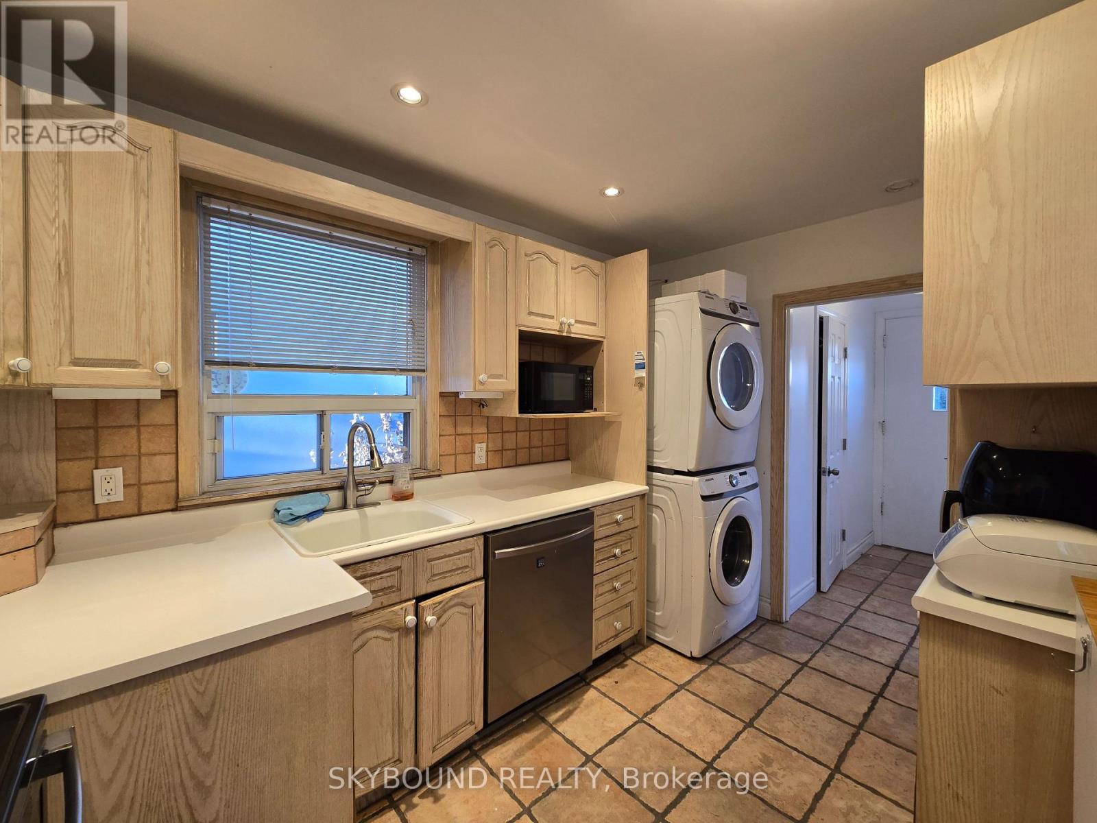 68 Monkton Avenue, Toronto, Ontario  M8Z 4N5 - Photo 20 - W12883090