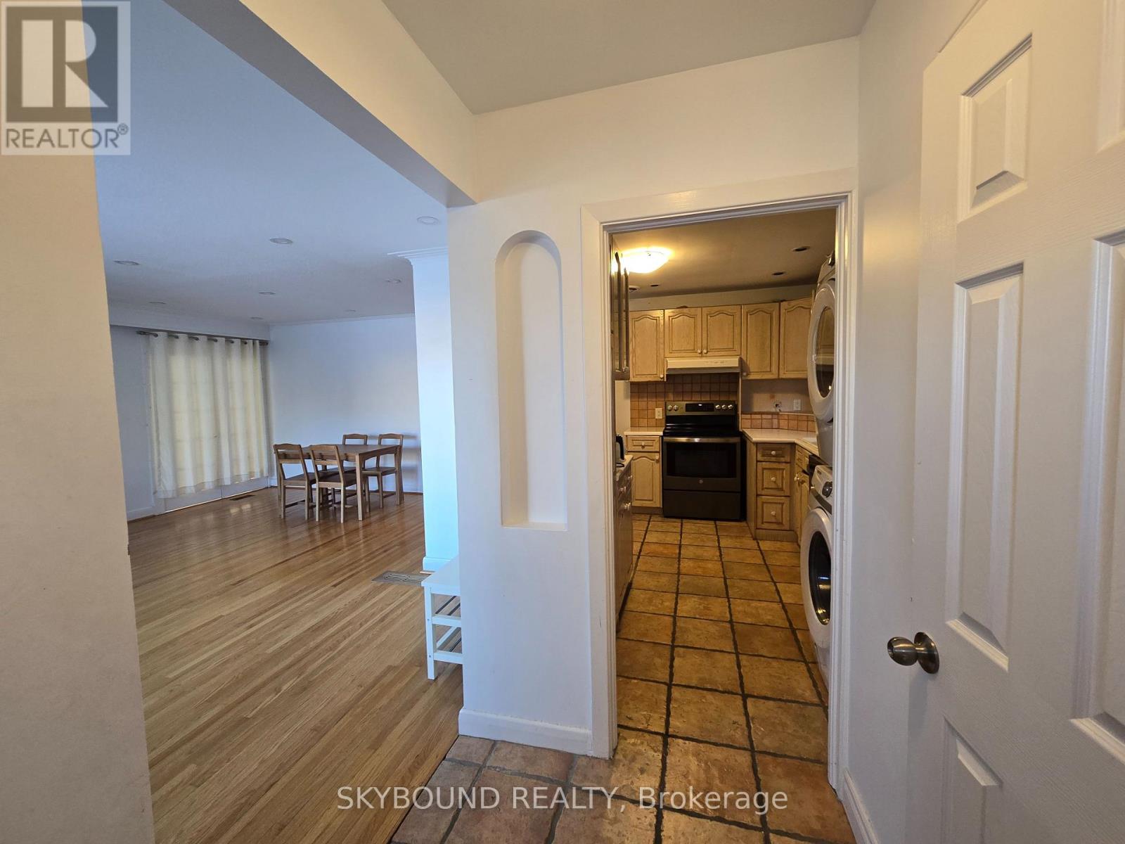 68 Monkton Avenue, Toronto, Ontario  M8Z 4N5 - Photo 6 - W12883090