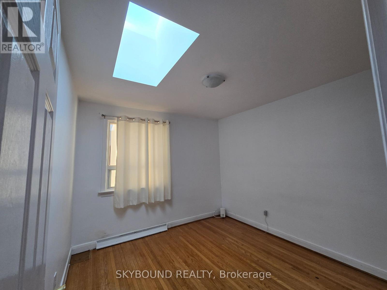 68 Monkton Avenue, Toronto, Ontario  M8Z 4N5 - Photo 7 - W12883090