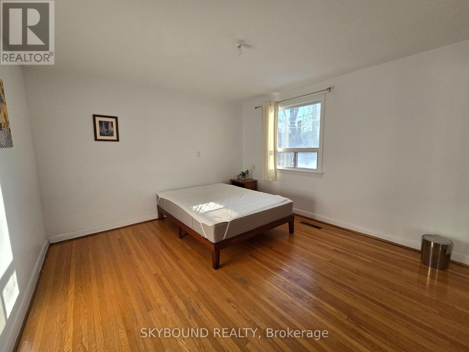 68 Monkton Avenue, Toronto, Ontario  M8Z 4N5 - Photo 9 - W12883090