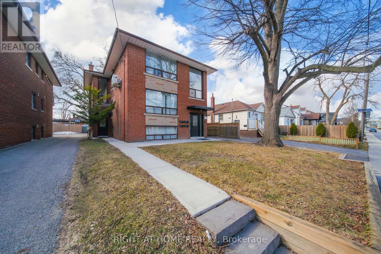 3 - 80 Seventeenth Street, Toronto (New Toronto), Ontario  M8V 3K4 - Photo 4 - W12883122
