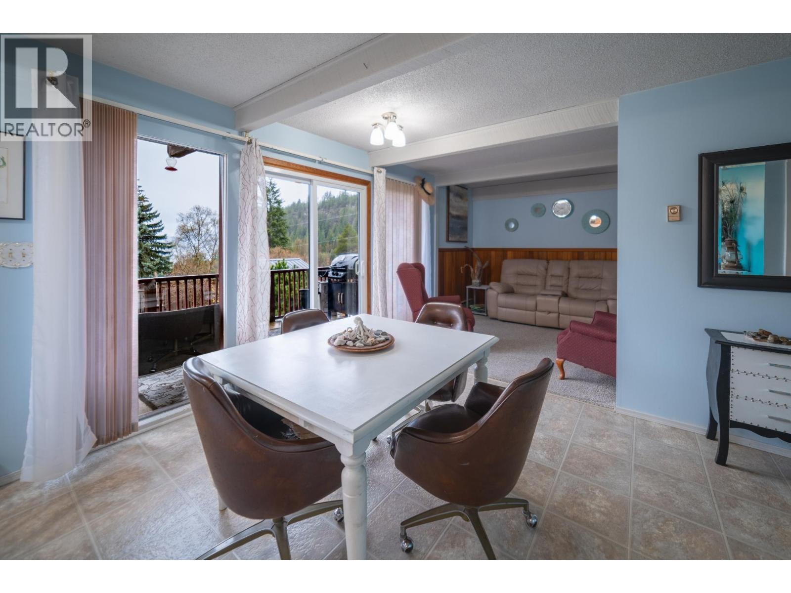 309 Fowler Street, Riondel, British Columbia  V0B 2B0 - Photo 2 - 10376656