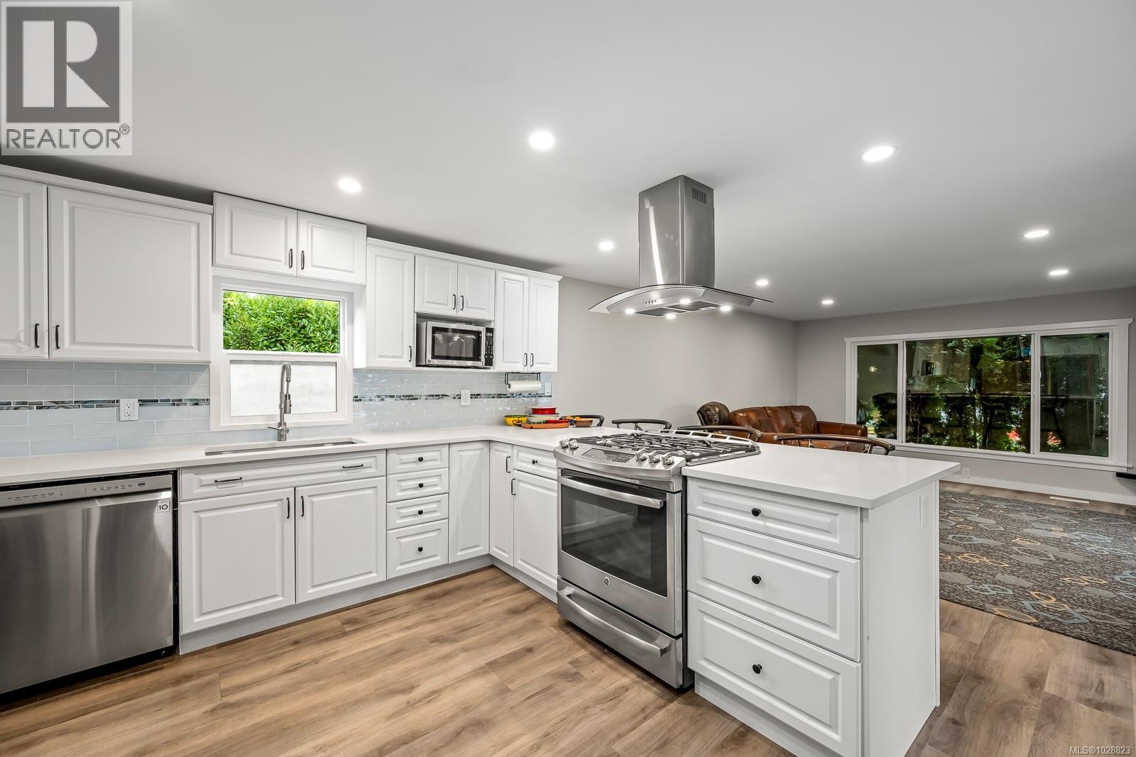 28 2625 Mansfield Dr, Courtenay, British Columbia  V9N 2N2 - Photo 5 - 1028823